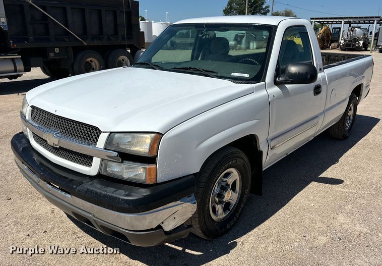 image for item OI9242 2004 Chevrolet Silverado 1500 pickup truck