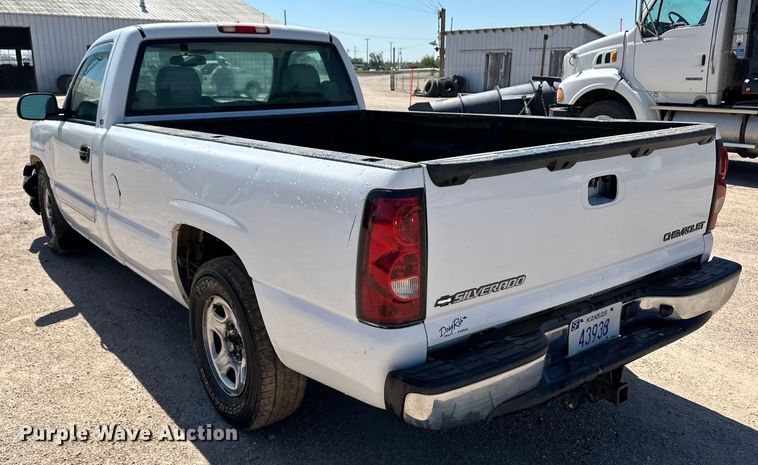 image for item OI9242 2004 Chevrolet Silverado 1500 pickup truck