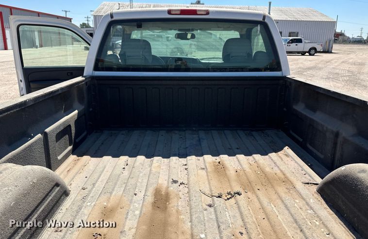 image for item OI9242 2004 Chevrolet Silverado 1500 pickup truck