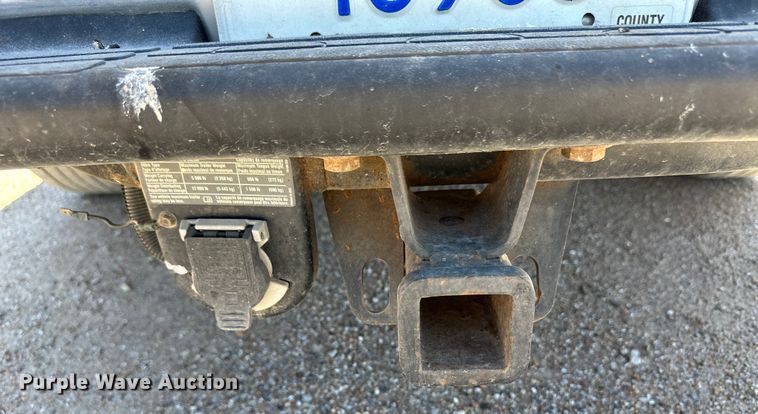 image for item OI9242 2004 Chevrolet Silverado 1500 pickup truck