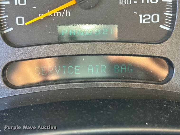 image for item OI9242 2004 Chevrolet Silverado 1500 pickup truck