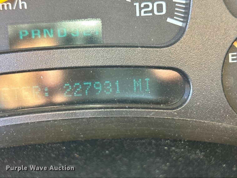 image for item OI9242 2004 Chevrolet Silverado 1500 pickup truck