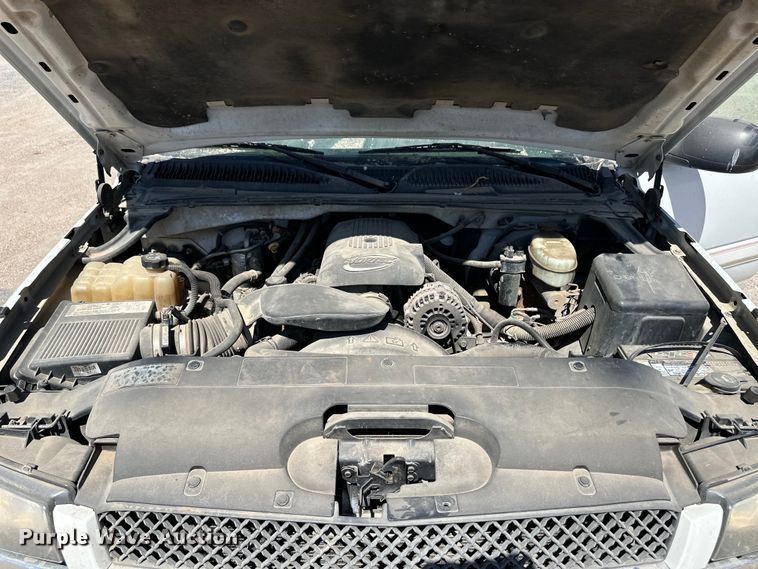 image for item OI9242 2004 Chevrolet Silverado 1500 pickup truck