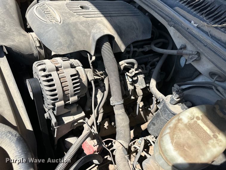 image for item OI9242 2004 Chevrolet Silverado 1500 pickup truck