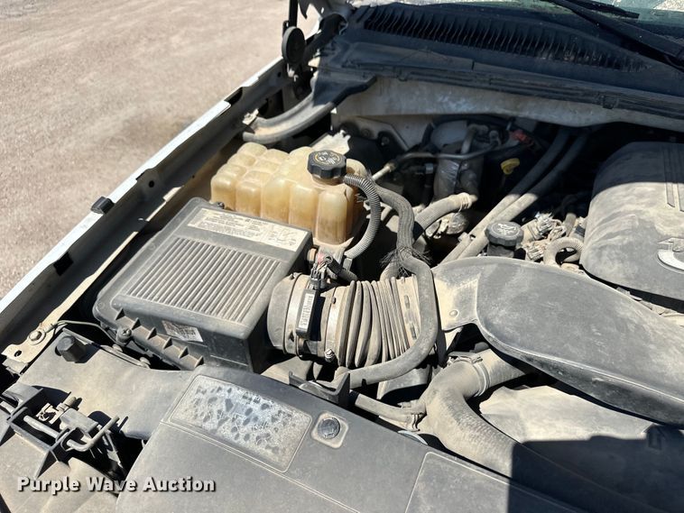 image for item OI9242 2004 Chevrolet Silverado 1500 pickup truck