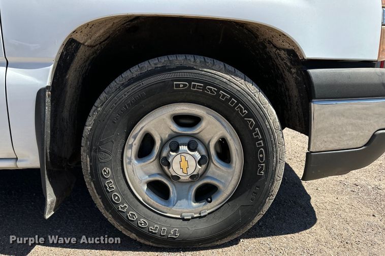 image for item OI9242 2004 Chevrolet Silverado 1500 pickup truck