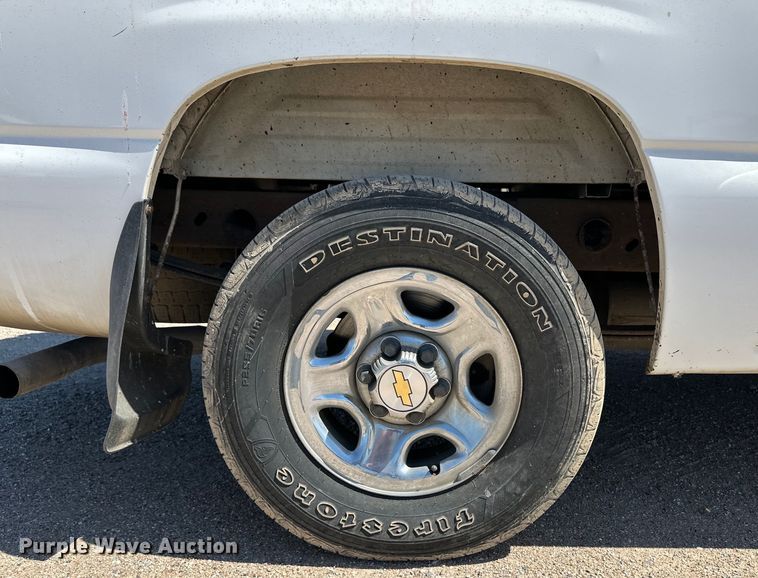 image for item OI9242 2004 Chevrolet Silverado 1500 pickup truck