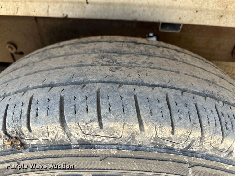 image for item OI9242 2004 Chevrolet Silverado 1500 pickup truck