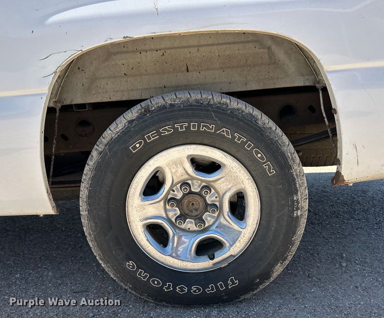 image for item OI9242 2004 Chevrolet Silverado 1500 pickup truck