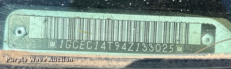 image for item OI9242 2004 Chevrolet Silverado 1500 pickup truck