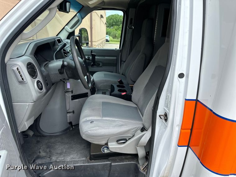 image for item OL9593 2017 Ford E450 ambulance