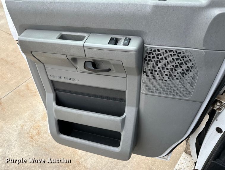 image for item OL9593 2017 Ford E450 ambulance