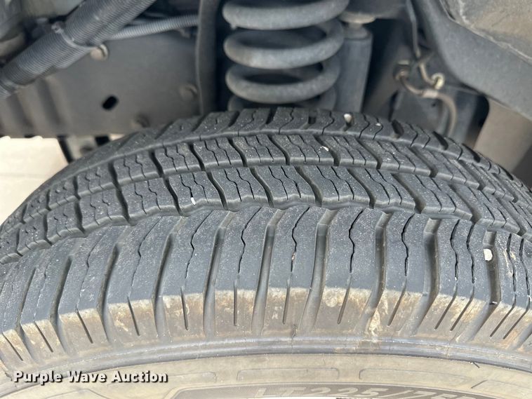 image for item OL9593 2017 Ford E450 ambulance