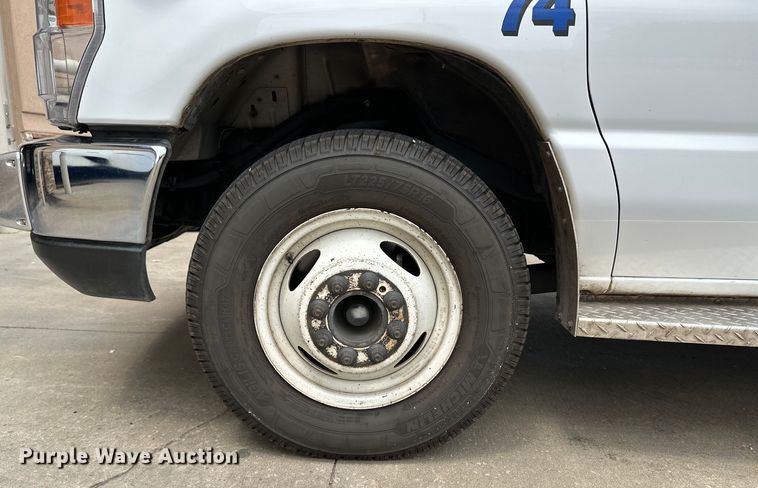 image for item OL9593 2017 Ford E450 ambulance