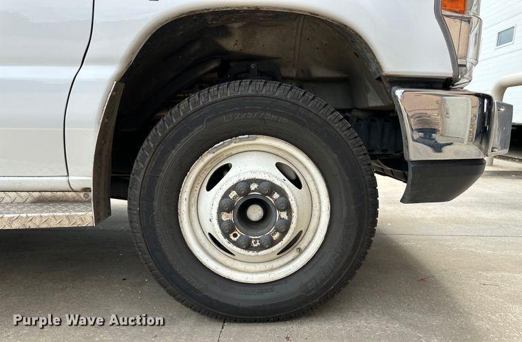 image for item OL9593 2017 Ford E450 ambulance