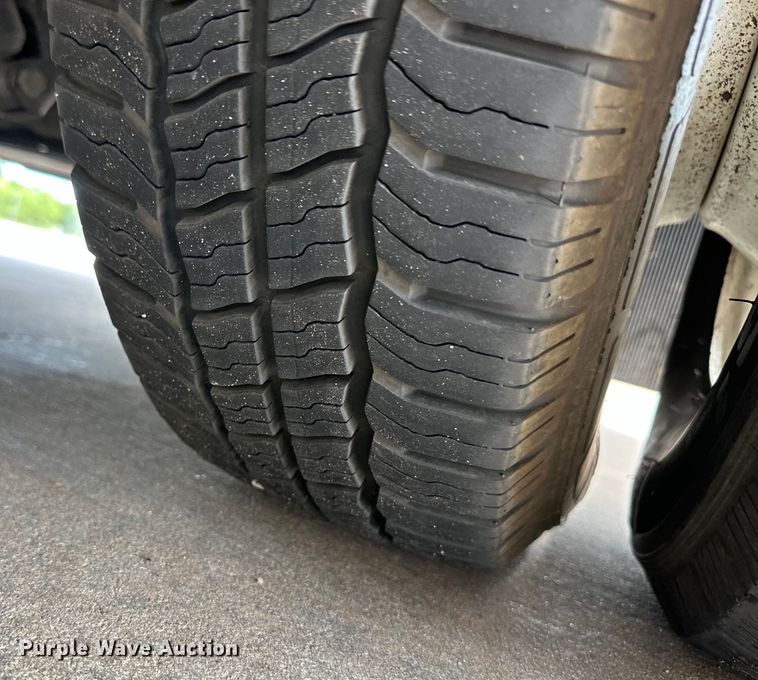 image for item OL9593 2017 Ford E450 ambulance