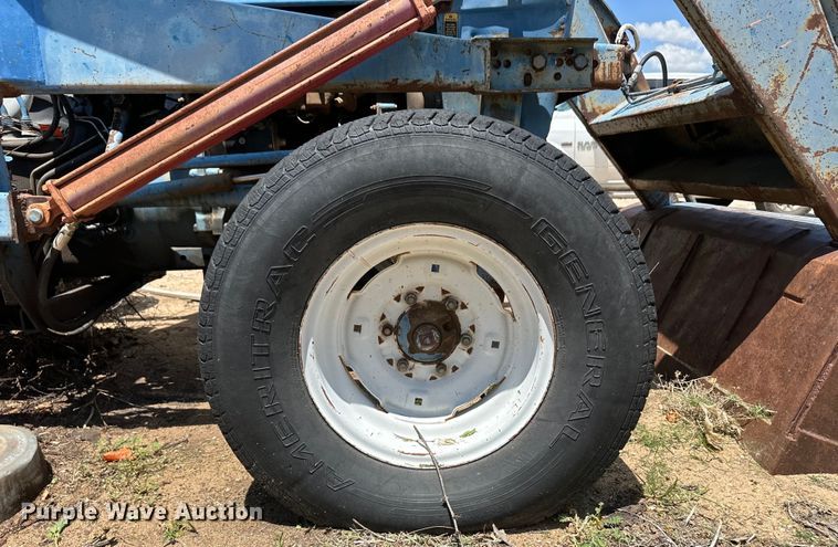 image for item OL9600 Ford 3000 tractor