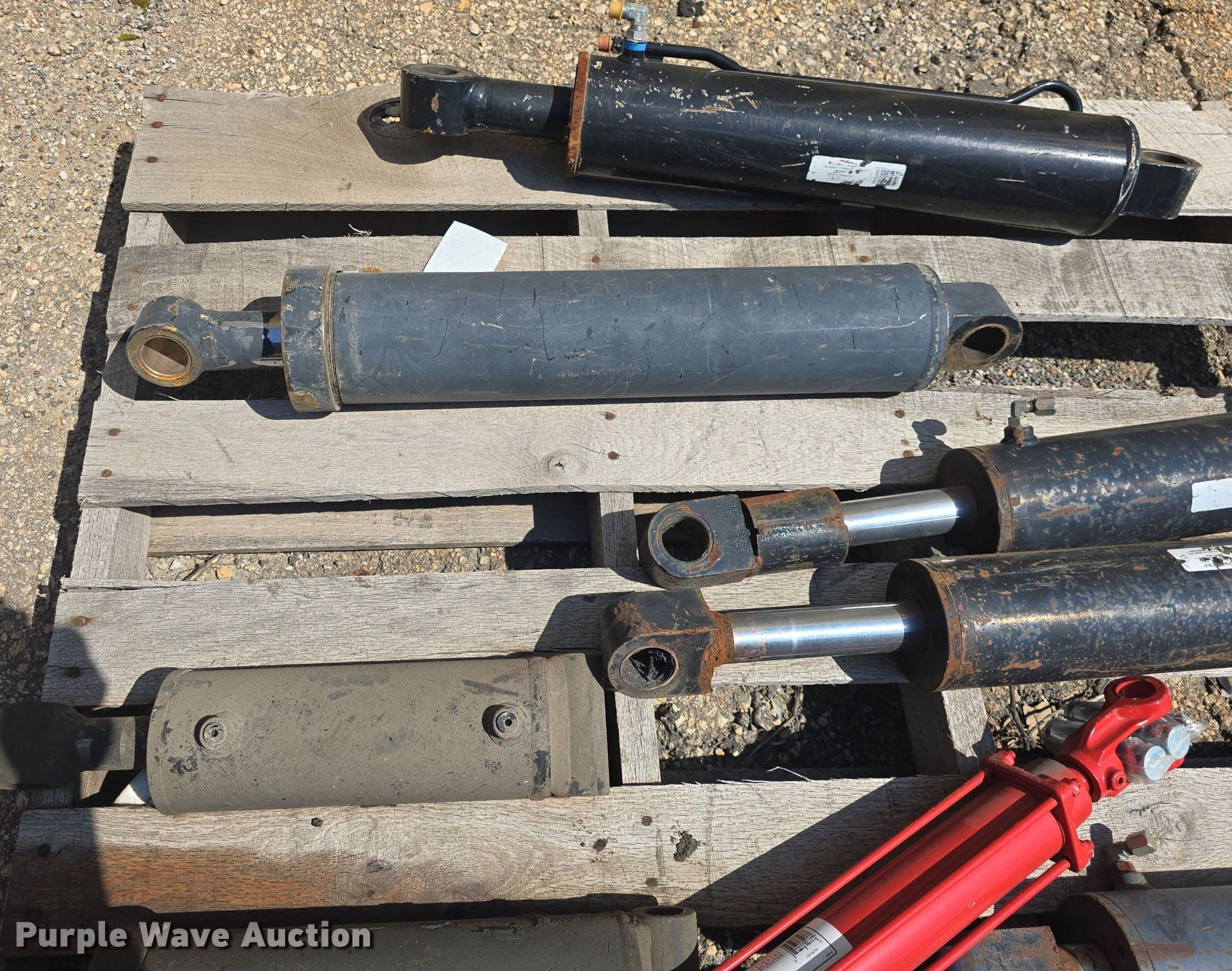 (10) hydraulic cylinders in Topeka, KS Item EK6086 for sale Purple Wave