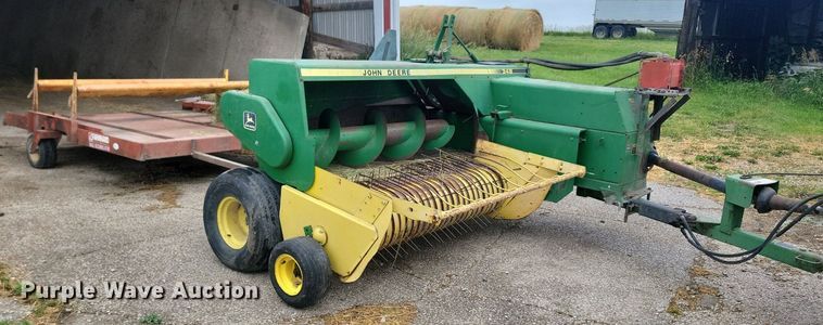 image for item DG0650 John Deere 348 small square baler