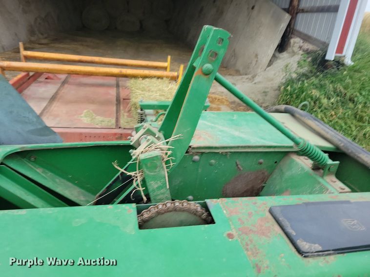 image for item DG0650 John Deere 348 small square baler
