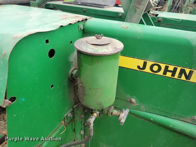 image for item DG0650 John Deere 348 small square baler