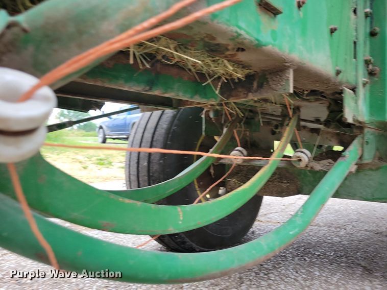 image for item DG0650 John Deere 348 small square baler