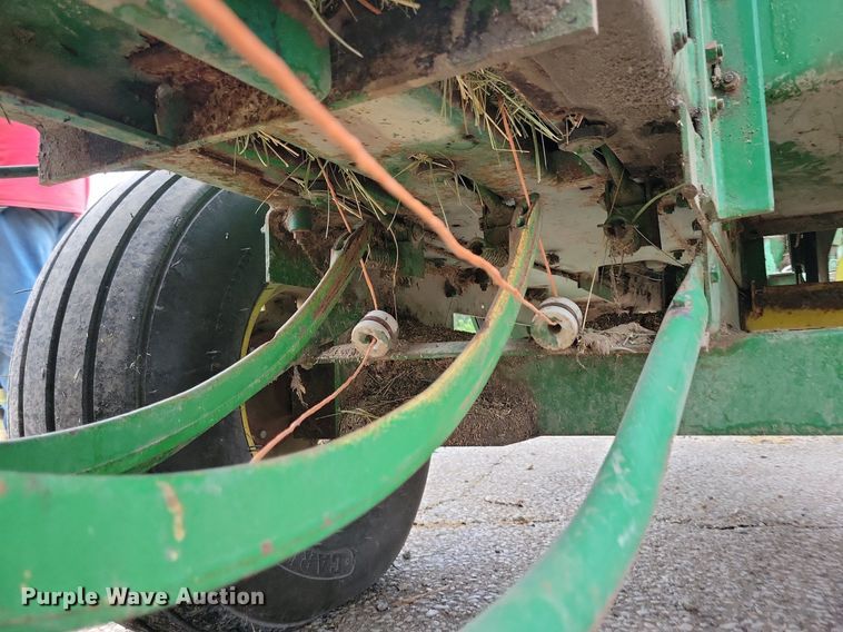 image for item DG0650 John Deere 348 small square baler