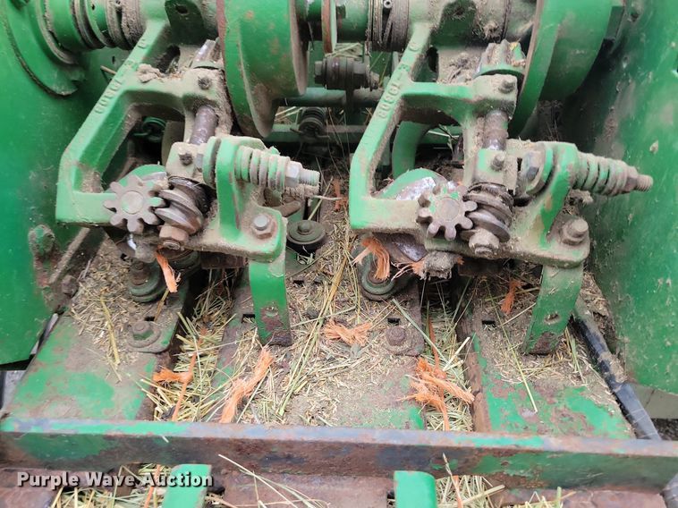 image for item DG0650 John Deere 348 small square baler