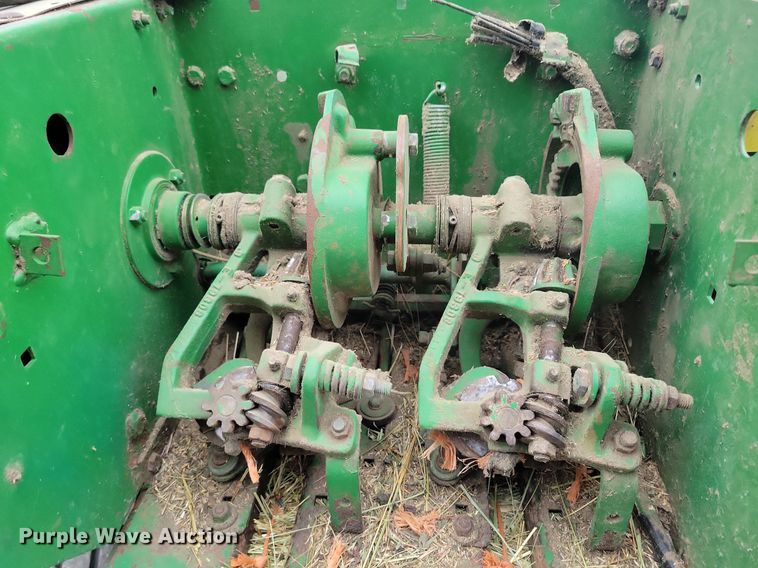 image for item DG0650 John Deere 348 small square baler