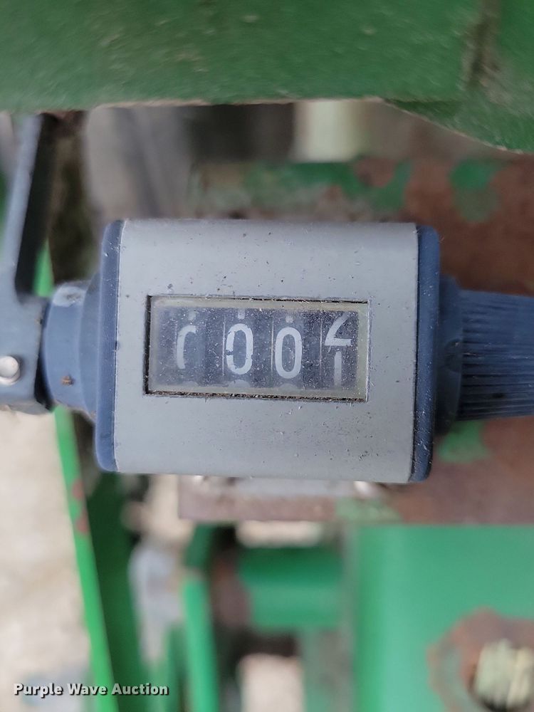 image for item DG0650 John Deere 348 small square baler