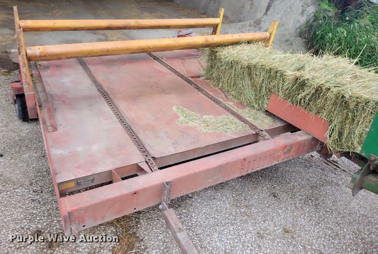 image for item DG0650 John Deere 348 small square baler