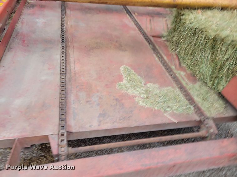 image for item DG0650 John Deere 348 small square baler