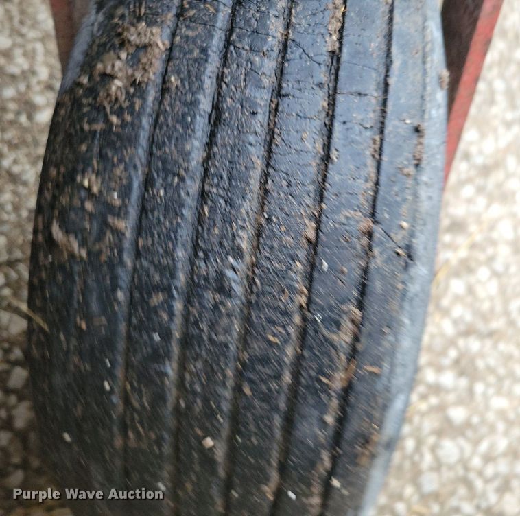 image for item DG0650 John Deere 348 small square baler