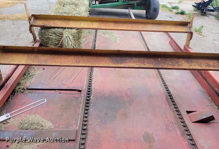 image for item DG0650 John Deere 348 small square baler