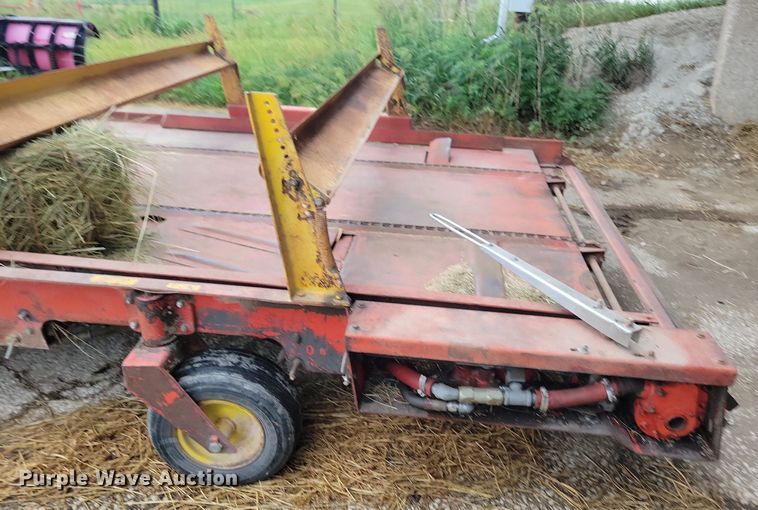 image for item DG0650 John Deere 348 small square baler