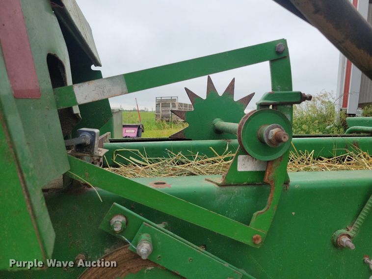 image for item DG0650 John Deere 348 small square baler