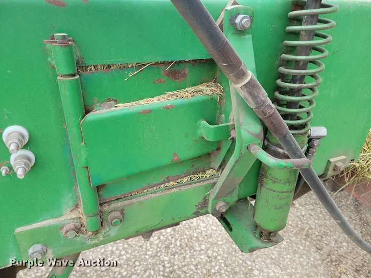 image for item DG0650 John Deere 348 small square baler