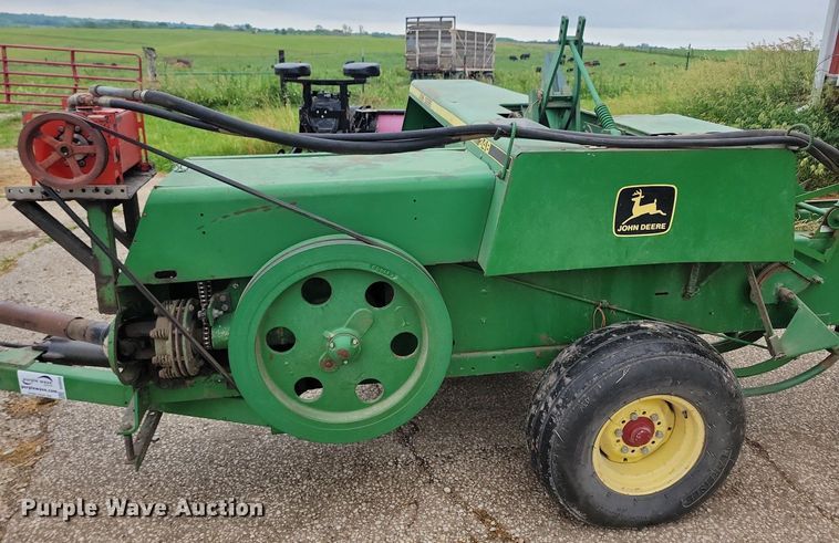 image for item DG0650 John Deere 348 small square baler