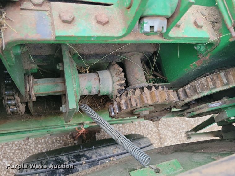 image for item DG0650 John Deere 348 small square baler
