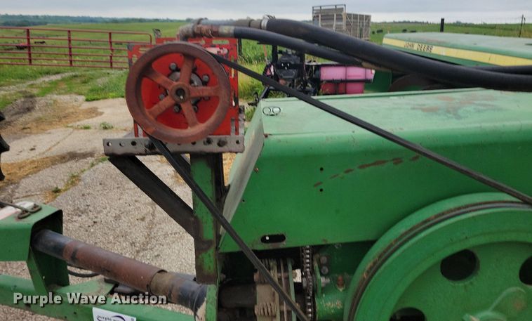 image for item DG0650 John Deere 348 small square baler