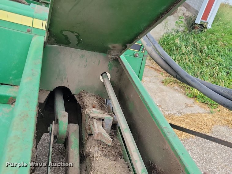 image for item DG0650 John Deere 348 small square baler