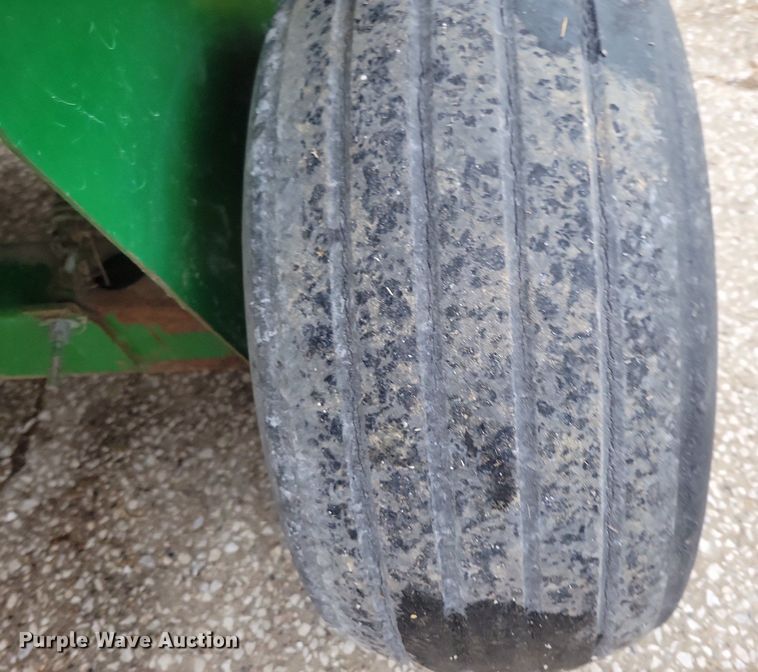 image for item DG0650 John Deere 348 small square baler