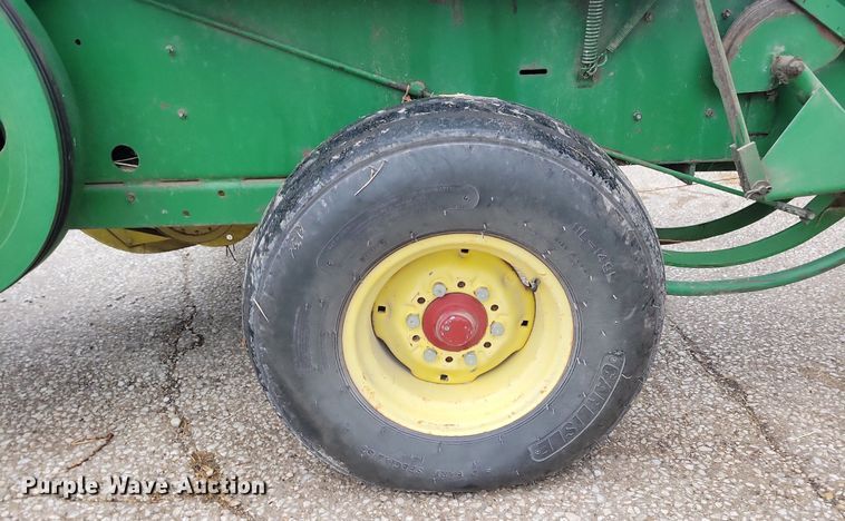 image for item DG0650 John Deere 348 small square baler