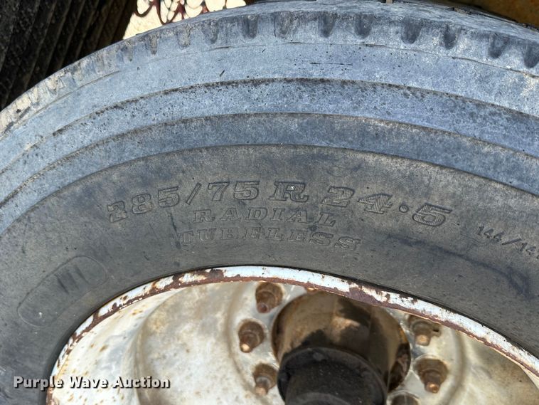 image for item DI0418 1993 Wilkins walking floor trailer