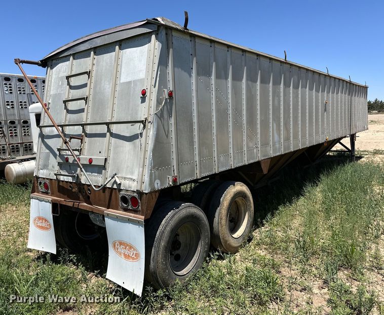 image for item DK6641 1983 Merrit 420-10 grain trailer