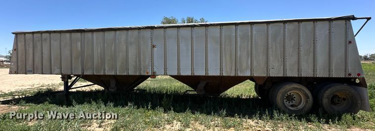 image for item DK6641 1983 Merrit 420-10 grain trailer