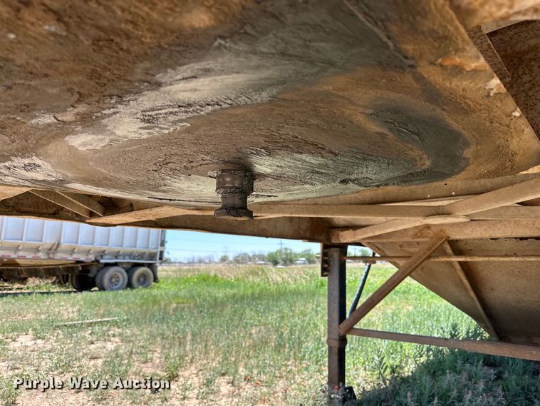 image for item DK6641 1983 Merrit 420-10 grain trailer