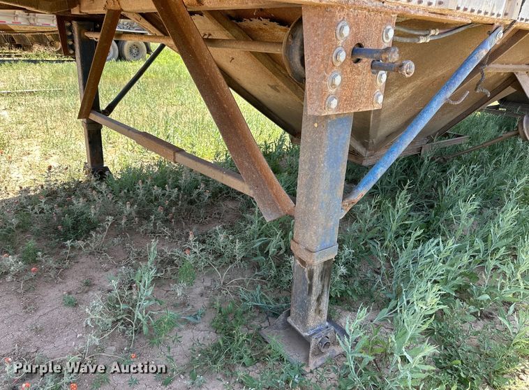 image for item DK6641 1983 Merrit 420-10 grain trailer