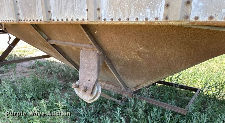 image for item DK6641 1983 Merrit 420-10 grain trailer