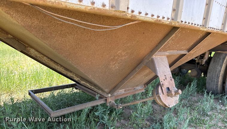 image for item DK6641 1983 Merrit 420-10 grain trailer